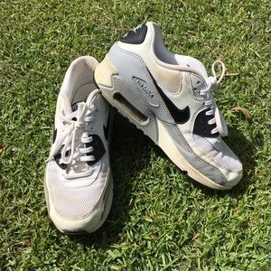 Nike Women’s Air Max 90 Essential Shoes